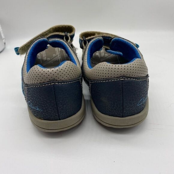Clarks Kid’s Jet Themed Velcro Leather Light Up Sandals - Picture 4 of 13